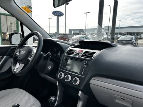 Used 2017 Subaru Forester 2.5i image 14