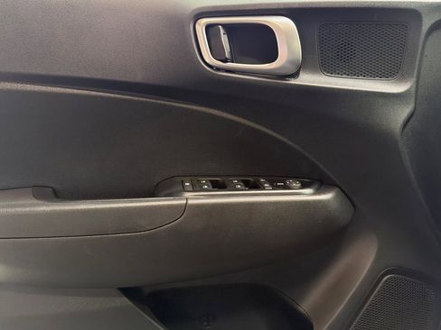 Certified 2023 Hyundai Venue SEL image 12