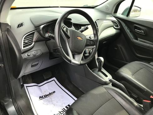 Used 2018 Chevrolet Trax LT w/ Sun & Sound Package image 8