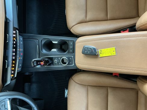 Used 2025 Cadillac XT4 Premium Luxury w/ Technology Package image 11