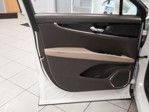 Used 2022 Lincoln Nautilus Reserve AWD/4WD image 5