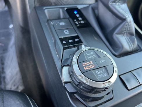 Used 2024 Toyota Tacoma TRD Off-Road image 32