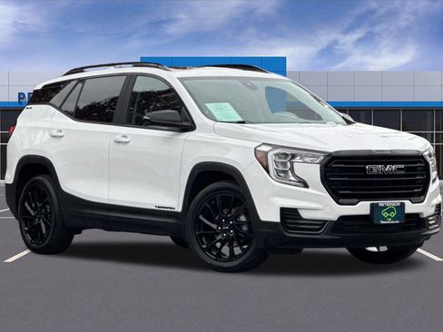 Certified 2024 GMC Terrain SLE w/ Driver Convenience Package image 2