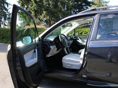 Used 2015 Subaru Forester 2.5i Premium w/ All-Weather Package image 5