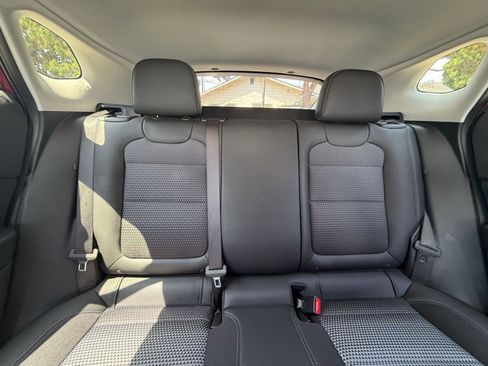 Used 2025 Chevrolet Trax LT w/ LT Convenience Package FWD image 35