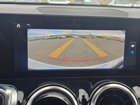 Used 2026 Mercedes-Benz GLB 250 image 32