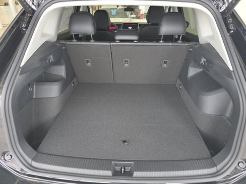 New 2026 Volkswagen Tiguan SE image 16