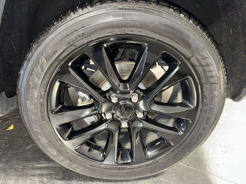 Used 2021 Jeep Grand Cherokee Laredo X image 12