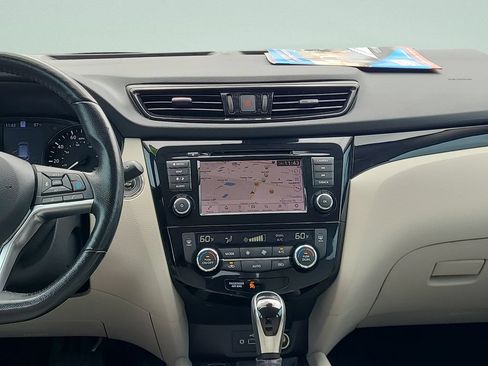 Used 2021 Nissan Rogue Sport SL FWD image 16