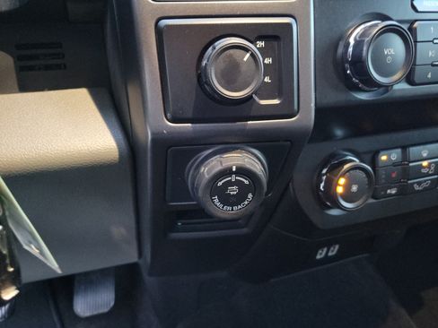 Used 2019 Ford F150 XLT w/ Equipment Group 302A Luxury AWD/4WD image 19