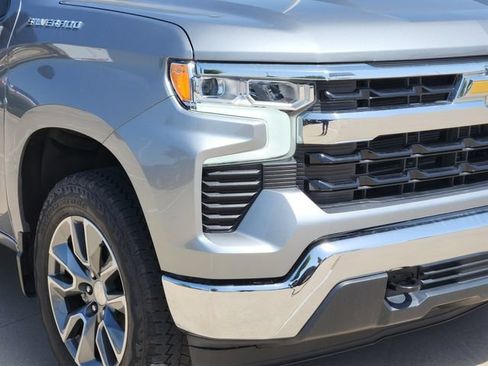 Used 2024 Chevrolet Silverado 1500 LT AWD/4WD image 7