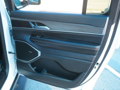 Used 2024 Jeep Wagoneer L Series II w/ Flexible Seating Group RWD image 21
