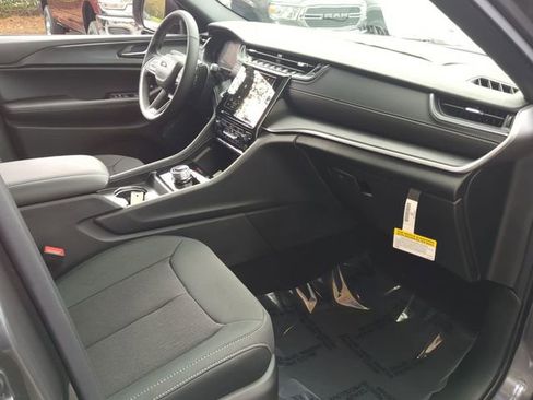 New 2025 Jeep Grand Cherokee L Laredo w/ Luxury Tech Group I image 40