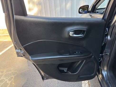 Used 2017 Jeep Compass Limited AWD/4WD image 39