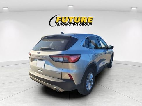 Certified 2020 Ford Escape SE image 3