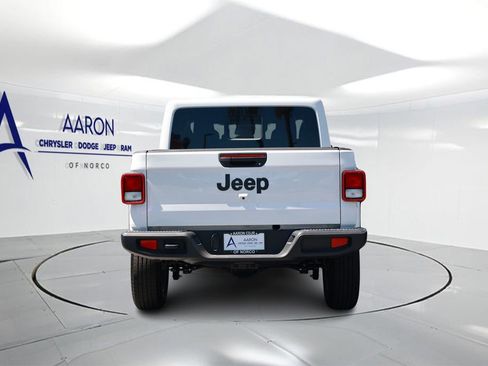 New 2026 Jeep Gladiator Sport AWD/4WD image 3
