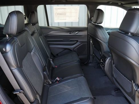 New 2025 Jeep Grand Cherokee L Altitude image 24