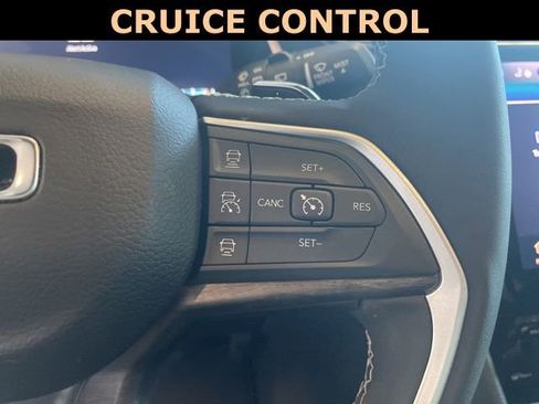 Used 2024 Jeep Grand Cherokee Limited image 17