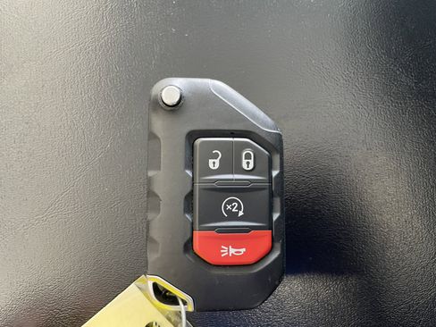 Used 2024 Jeep Gladiator Rubicon w/ Safety Group image 23