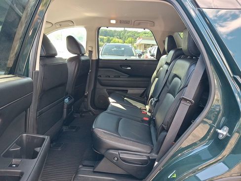 Used 2023 Nissan Pathfinder SL AWD/4WD image 12