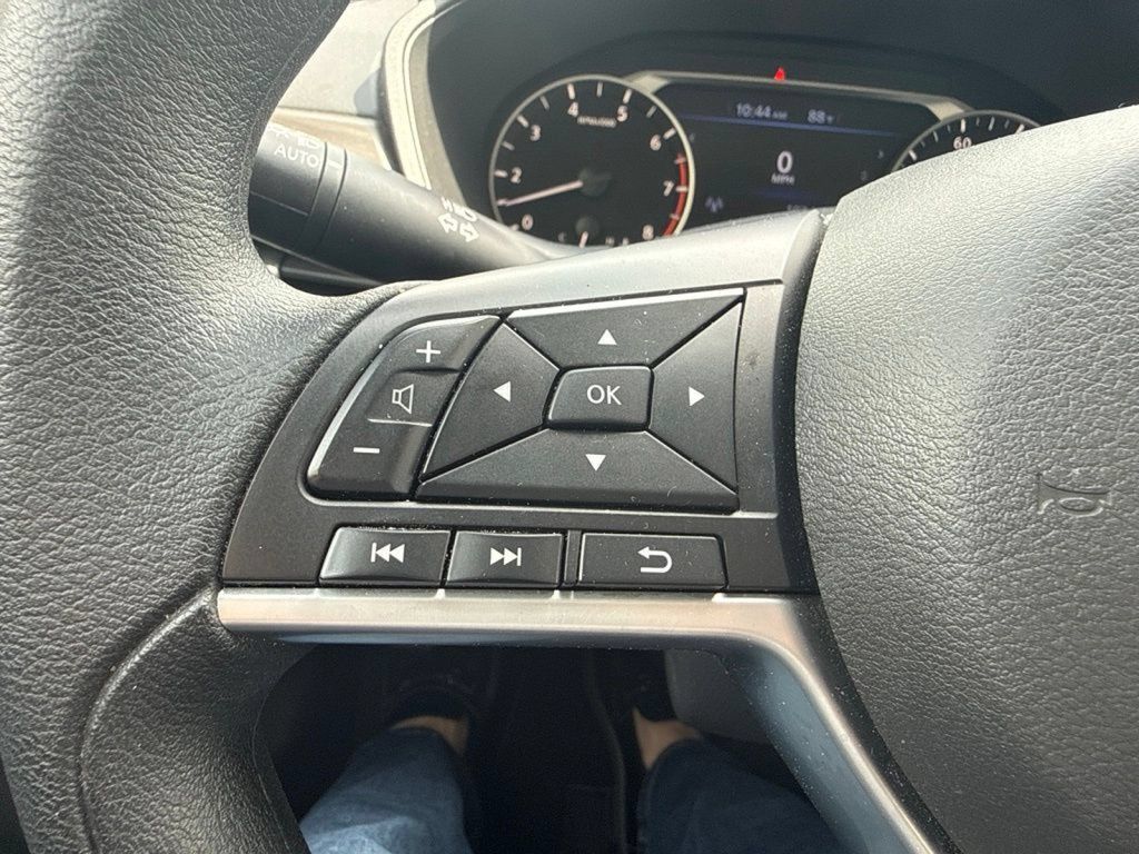 Used 2025 Nissan Altima 2.5 SV FWD image 20