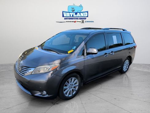 Used 2017 Toyota Sienna L image 1