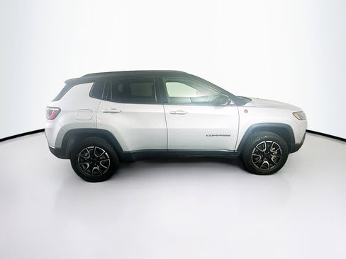 Used 2025 Jeep Compass Trailhawk image 10