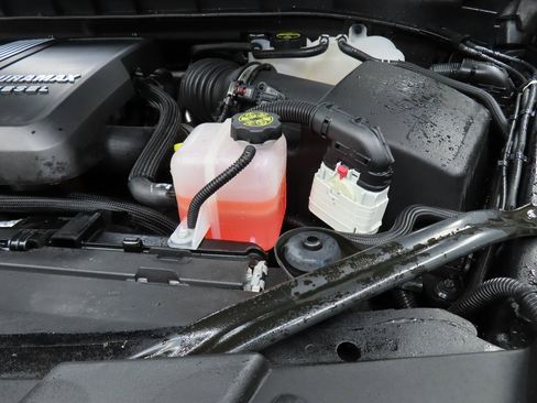 Used 2024 Chevrolet Suburban High Country image 32