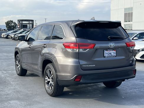 Used 2017 Toyota Highlander Plus image 4