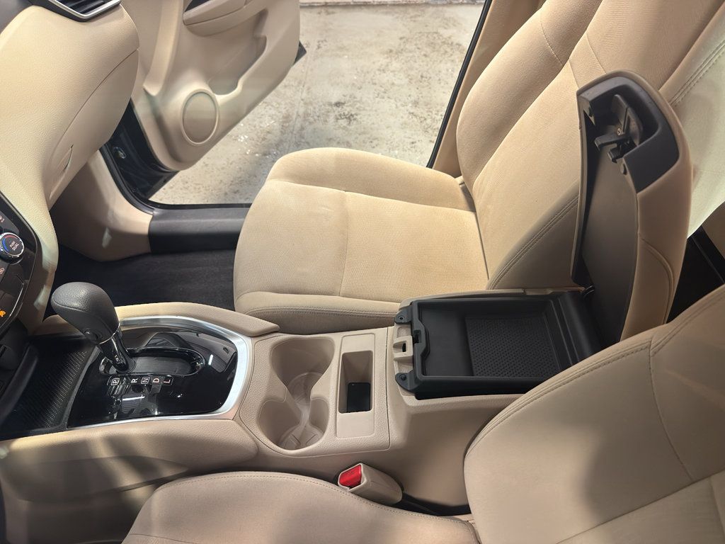 Used 2016 Nissan Rogue SV AWD/4WD image 20
