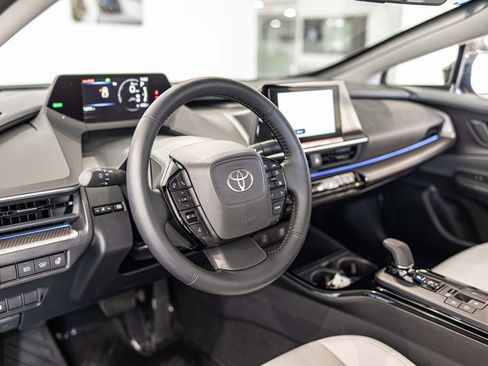 Used 2026 Toyota Prius XLE FWD image 18