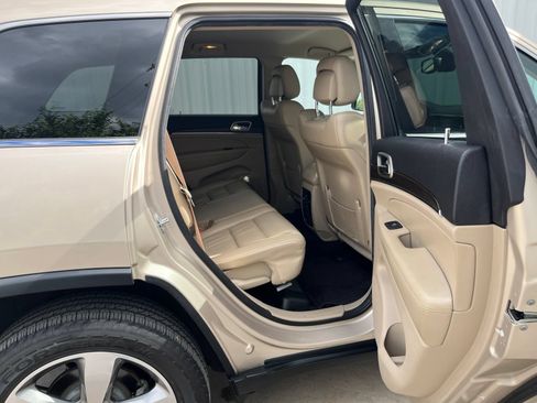 Used 2014 Jeep Grand Cherokee Limited RWD image 14