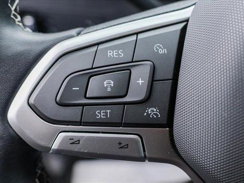 Used 2022 Volkswagen Tiguan SE image 14