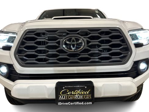 Used 2020 Toyota Tacoma TRD Sport image 11