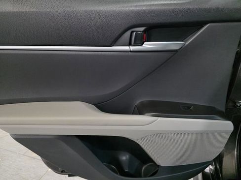 Used 2023 Toyota Camry SE image 11