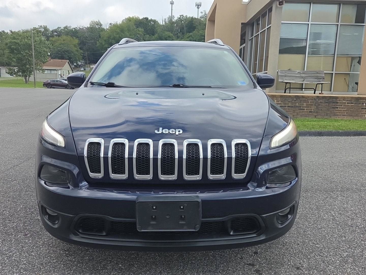 Used 2016 Jeep Cherokee Latitude AWD/4WD image 8
