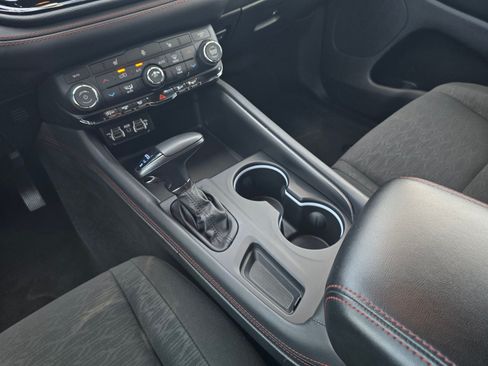 Used 2025 Dodge Durango GT AWD/4WD image 17