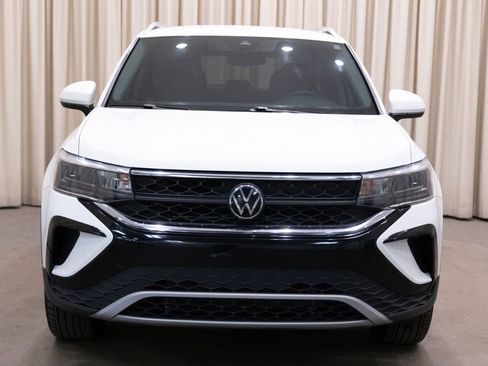 Used 2023 Volkswagen Taos SE AWD/4WD image 3