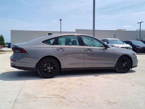 Used 2025 Honda Accord SE image 10