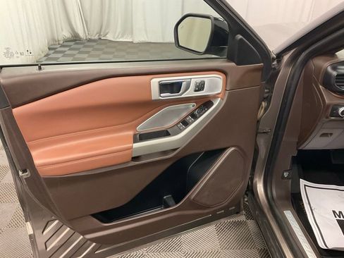 Used 2021 Ford Explorer King Ranch w/ Premium Technology Package image 16