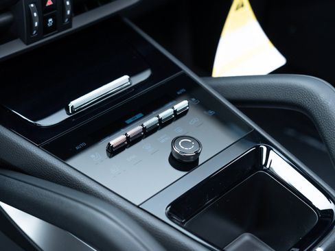 New 2026 Porsche Cayenne image 27