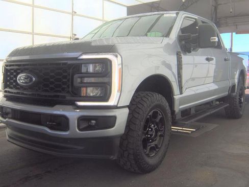Used 2023 Ford F250 XL w/ STX Appearance Package AWD/4WD image 4