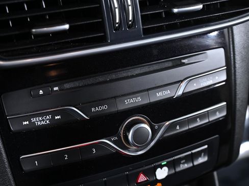 Used 2019 INFINITI QX30 Premium w/ Navigation Package image 16