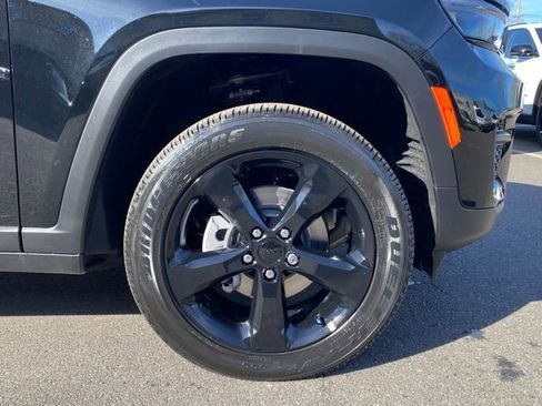 New 2025 Jeep Grand Cherokee Altitude image 20