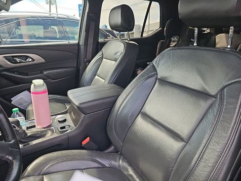 Used 2023 Chevrolet Traverse LT FWD image 8
