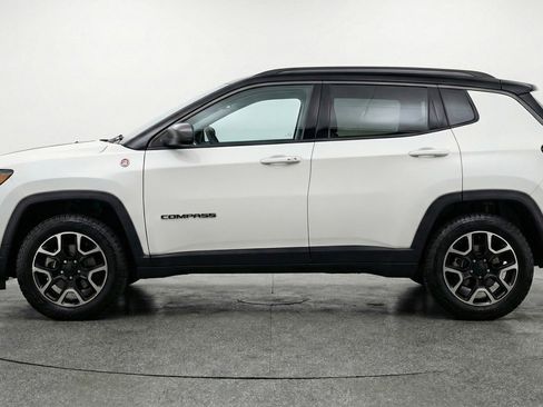 Used 2025 Jeep Compass Trailhawk AWD/4WD image 5
