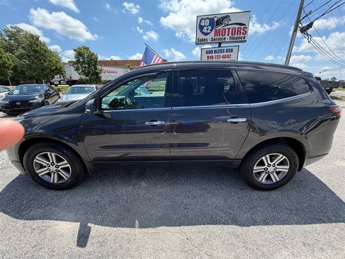 Used 2016 Chevrolet Traverse LT FWD image 2