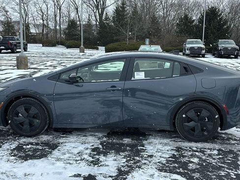 New 2026 Toyota Prius Plug-In Hybrid FWD image 4