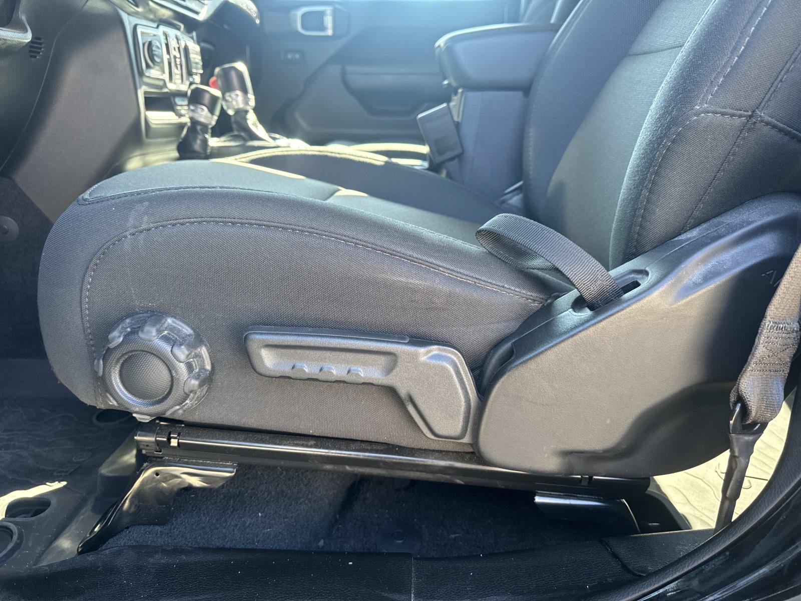 Used 2023 Jeep Wrangler Unlimited Sport AWD/4WD image 15