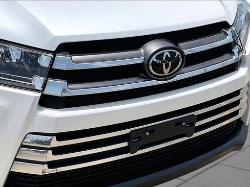 Used 2019 Toyota Highlander Limited FWD image 30